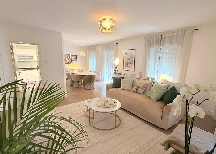 Townhouse In The Heart Of Cascais Historic Center, 5 Minutes Walk From The Beach